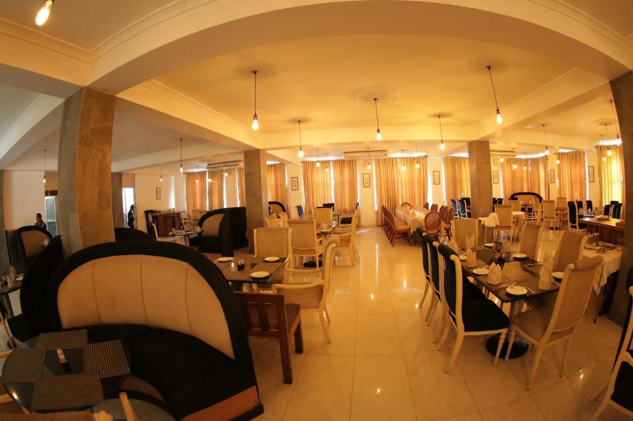 The Royal Mall Kandy Exterior foto